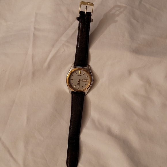 Seiko two tone watch - Picture 2 of 11